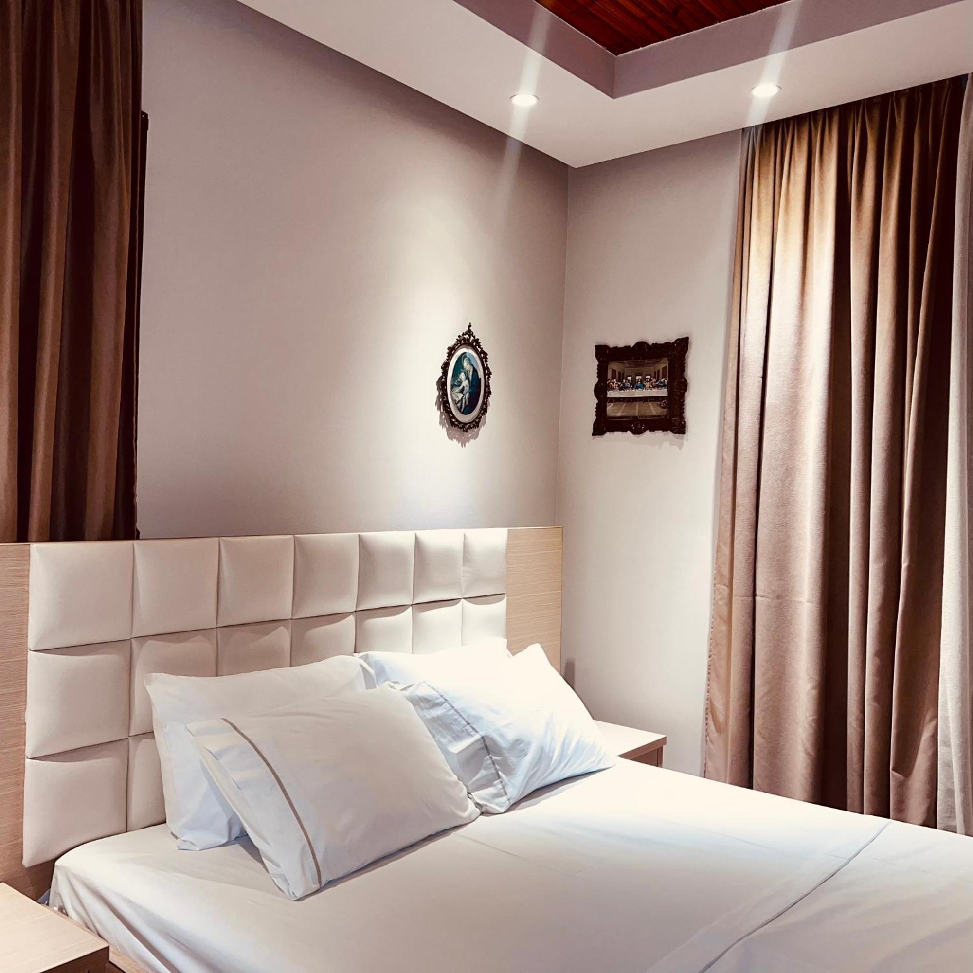 Hotel Lungomare Vlore Bagian luar foto