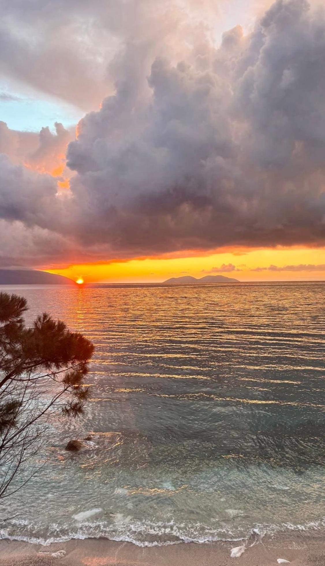 Hotel Lungomare Vlore Bagian luar foto
