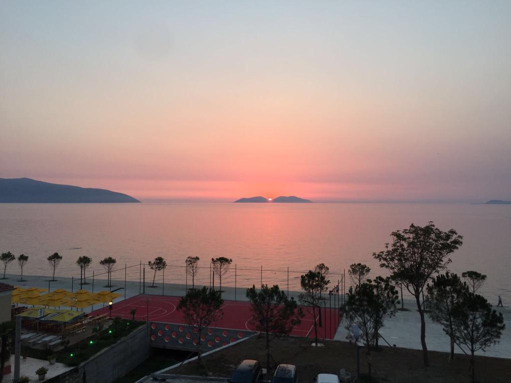 Hotel Lungomare Vlore Bagian luar foto